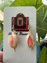 Load image into Gallery viewer, Tamal Earring
