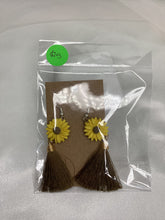 Load image into Gallery viewer, Sunflower Earrings
