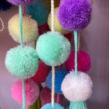 Load image into Gallery viewer, Pompón Listón-Pastel
