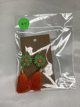 Load image into Gallery viewer, Sunflower Earrings
