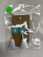 Load image into Gallery viewer, Sunflower Earrings
