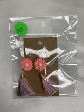 Load image into Gallery viewer, Sunflower Earrings
