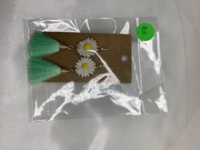 Load image into Gallery viewer, Sunflower Earrings
